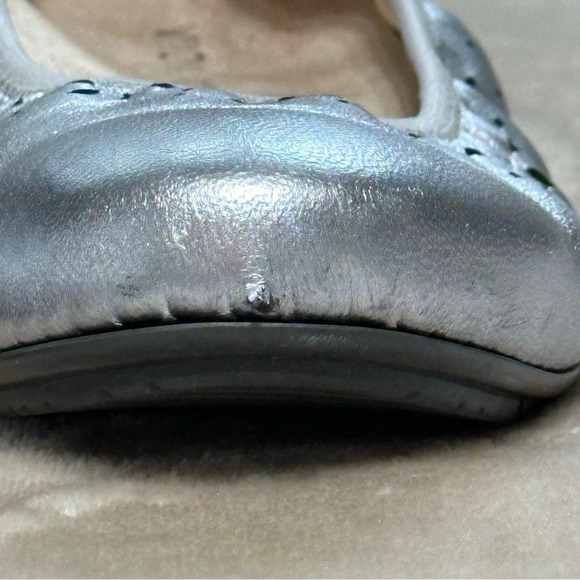 Vionic Geneva Ballet Flat Soft Metallic Silver Perforated Leather Sz 7.5 - Picture 12 of 13